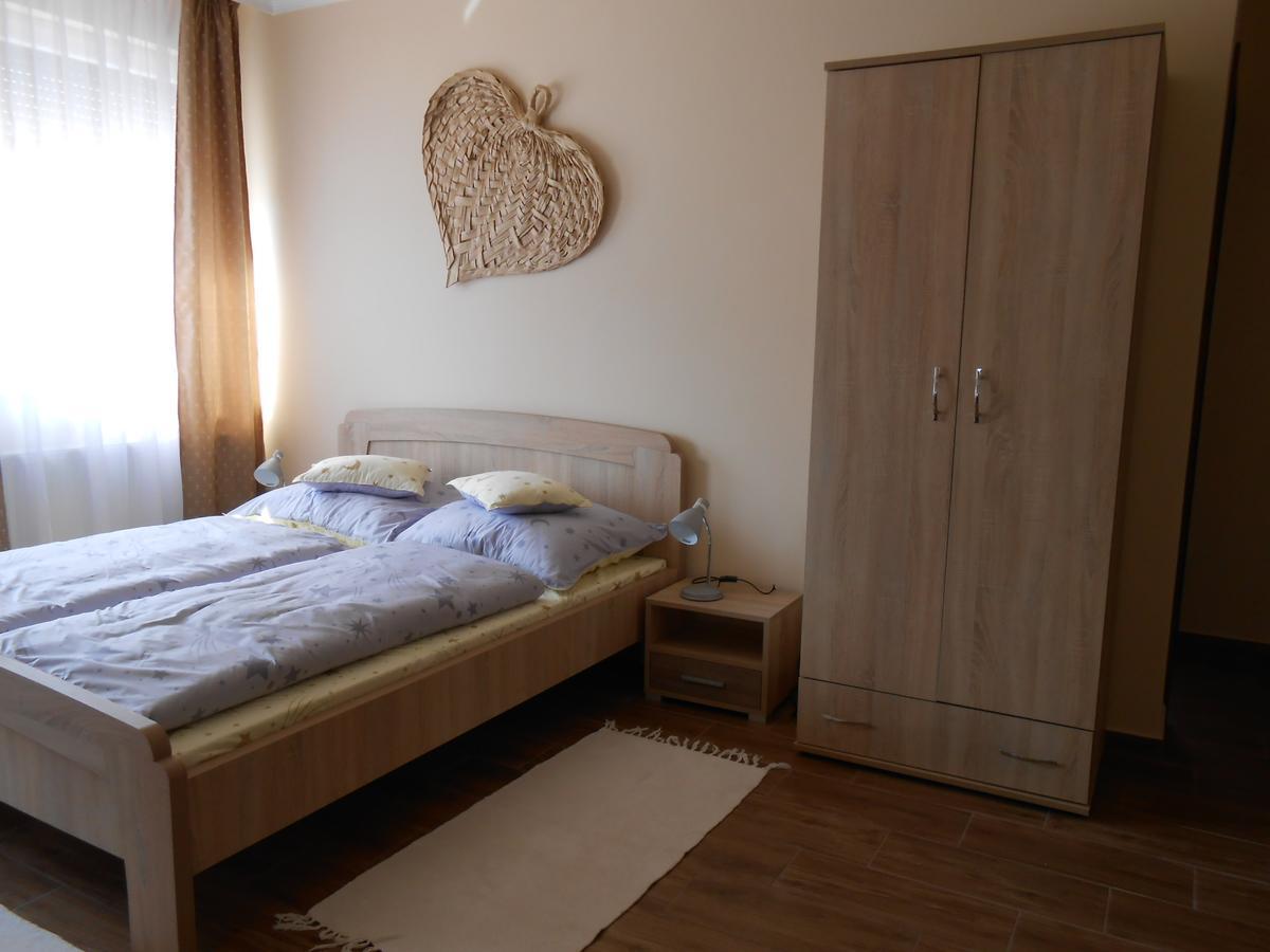 Imola Es Andrea Apartmanhaz 2 Apartment *